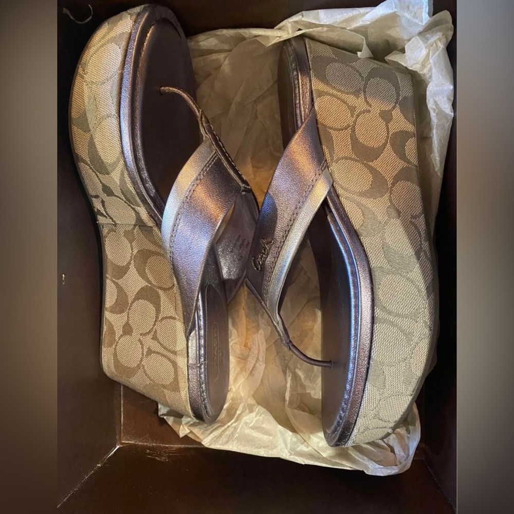 Coach flip flops